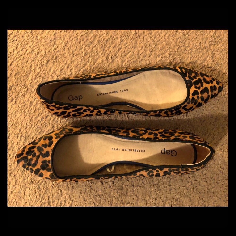 Never worn cute GAP leopard flats!